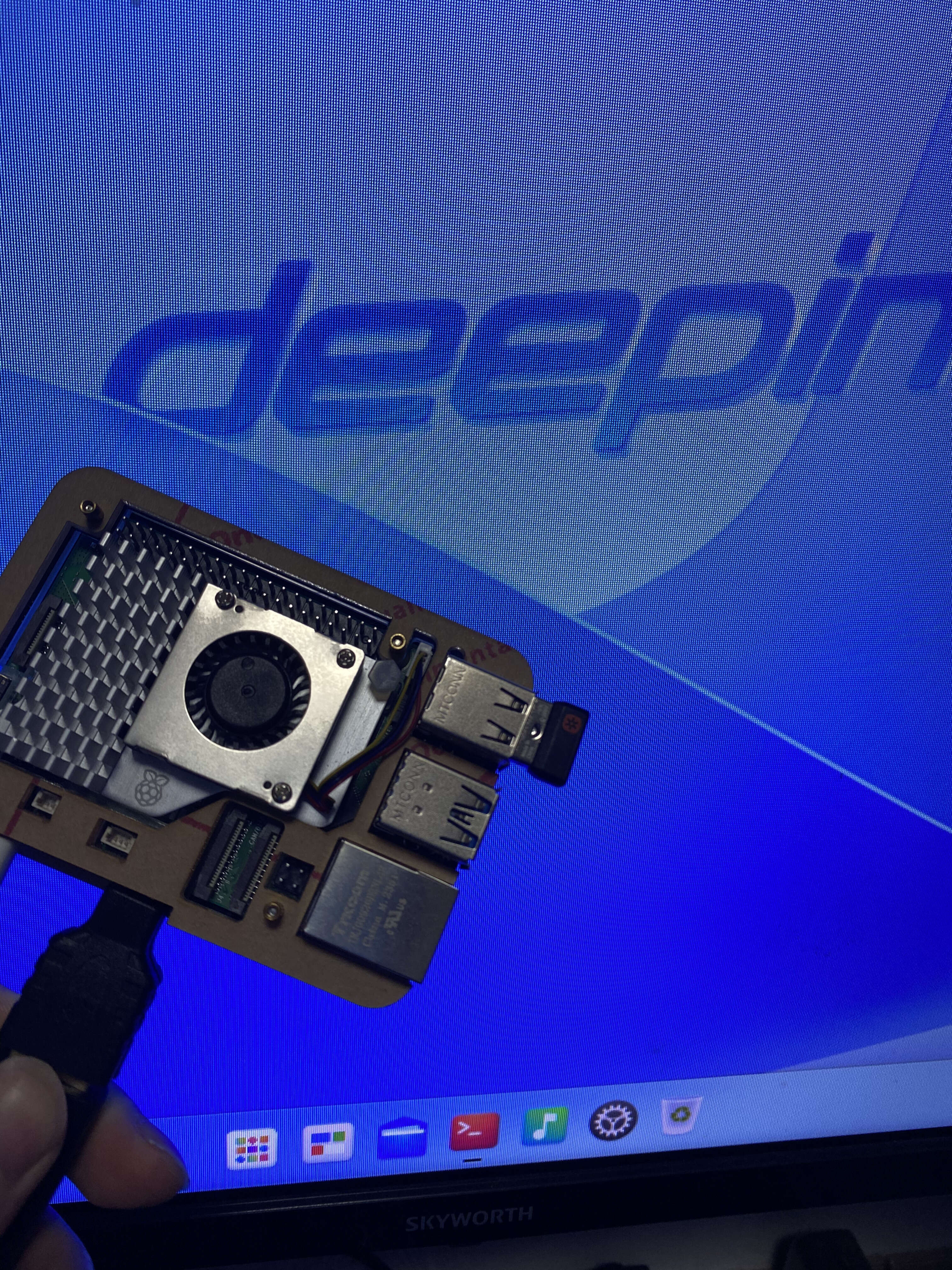 raspberry5pi_and_deepin.jpg